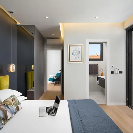 Tereza Zadarvillas *